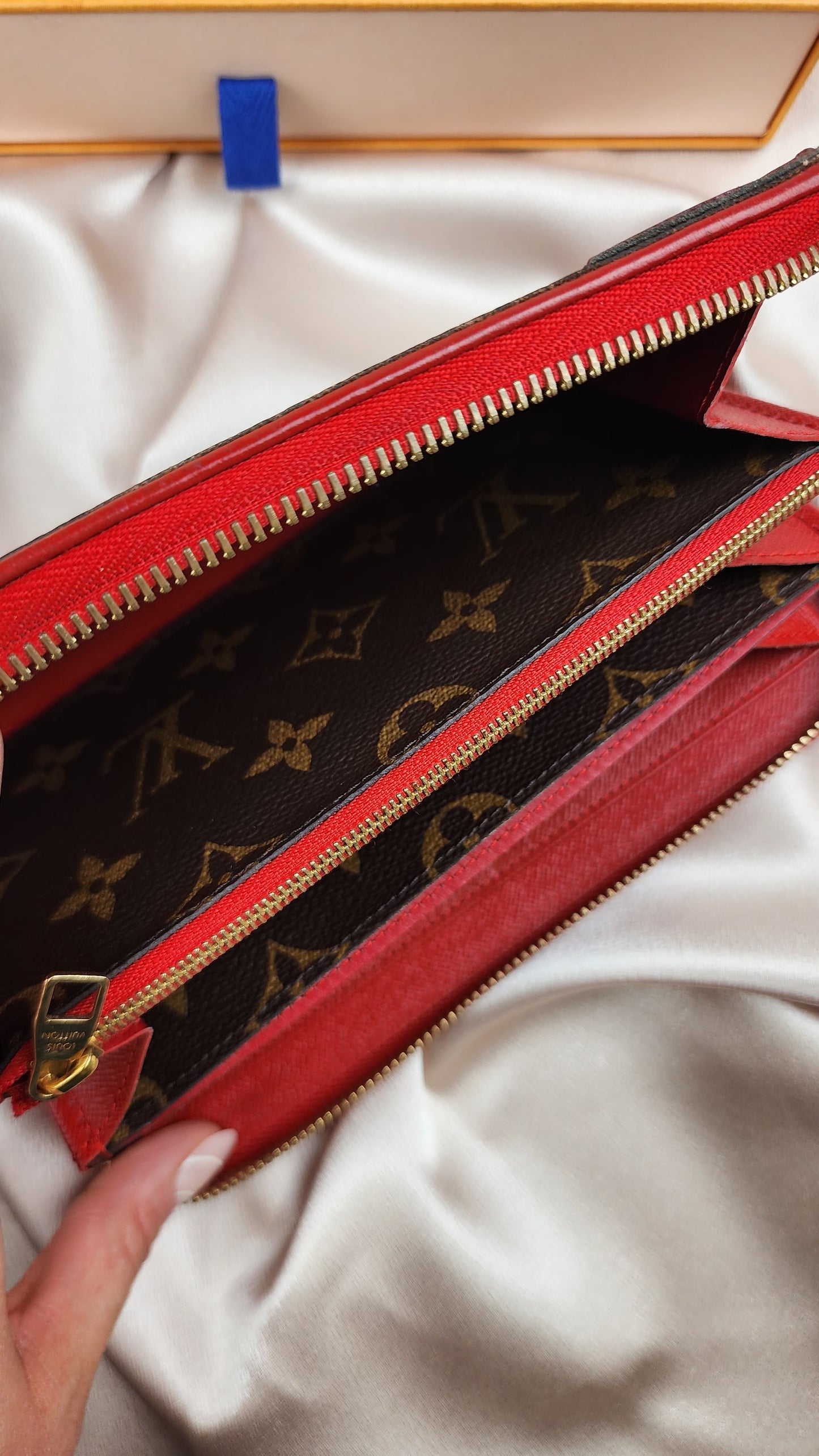 Louis Vuitton Monogram and Red Zippy Wallet - Full Inclusion